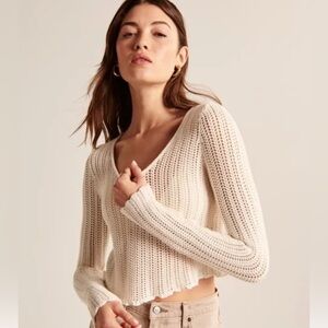 Abercrombie - Long Sleeve Swoop Neck Sweater - Cream